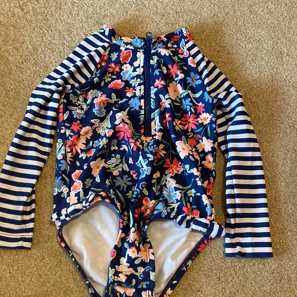 Rash guard bathing suit